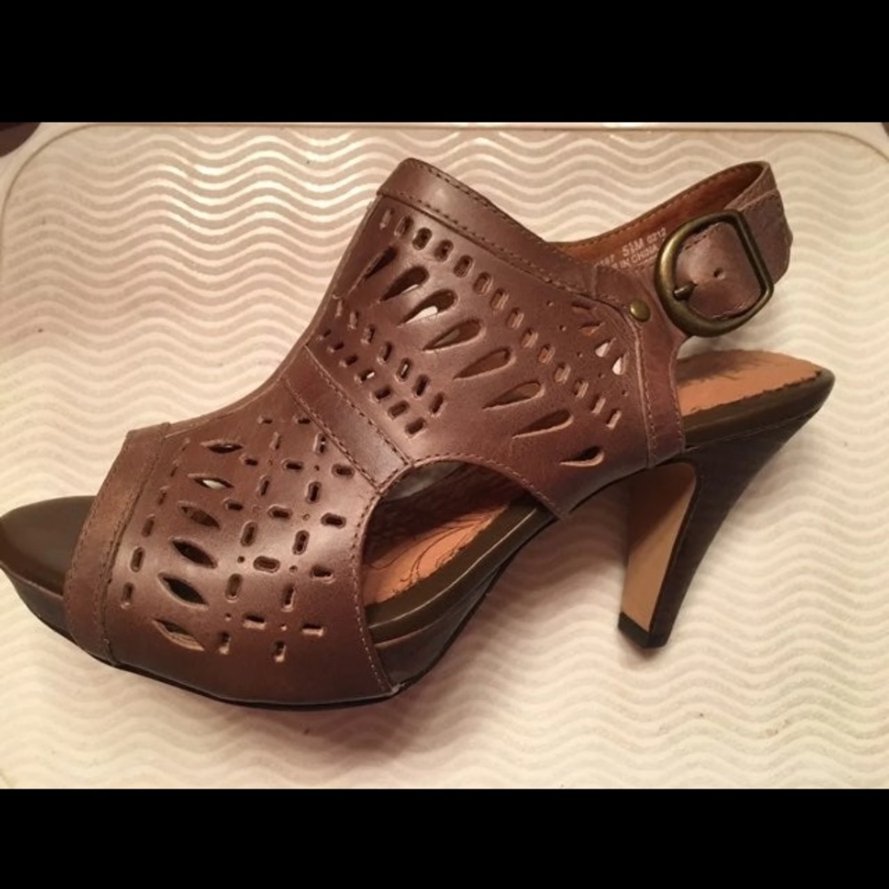 Clark’s Indigo Luna Orbit Peep Toe Heels